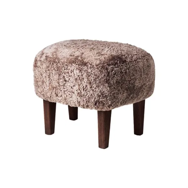 Audo Copenhagen Ingeborg Fußhocker, Lammfell - Sahara/geräucherte Eiche